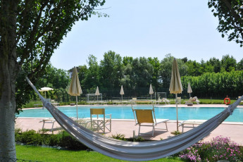 adriabella dune agriturismo esterni amaca piscina tennis 1800x1200