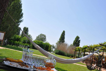 adriabella dune agriturismo esterni amaca prato aperitivo 1800x1200