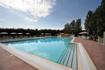 adriabella dune agriturismo esterni piscina 07 1800x1200