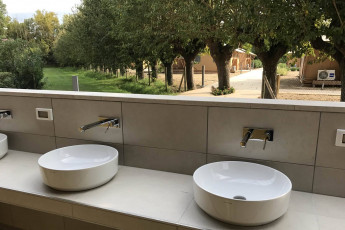 adriabella dune agriturismo glamping bagni 01 esterni 1800x1200