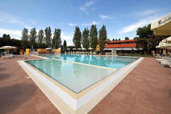 adriabella dune agriturismo esterni piscina 08 1800x1200